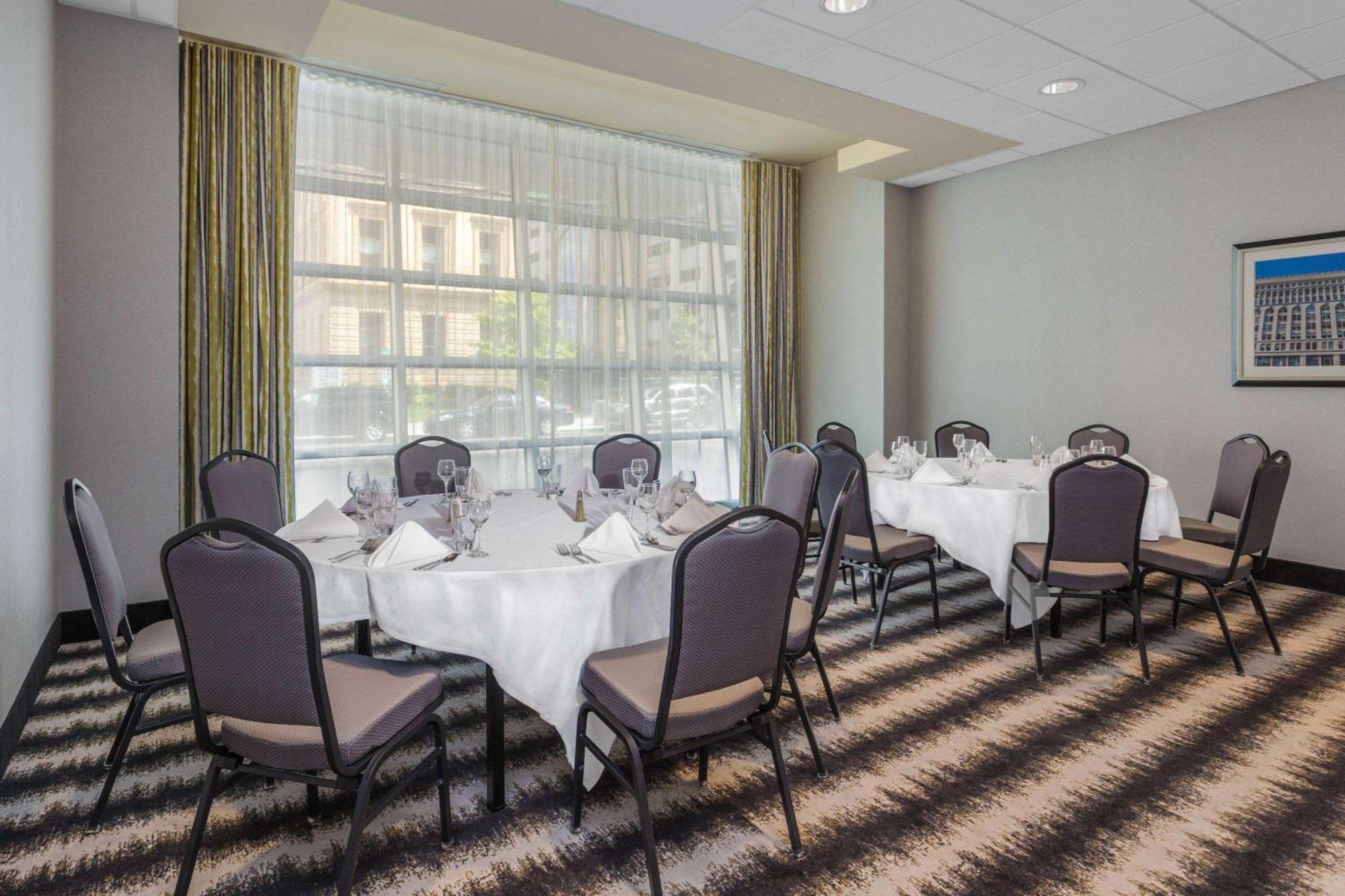 Wyndham Garden Downtown 3*