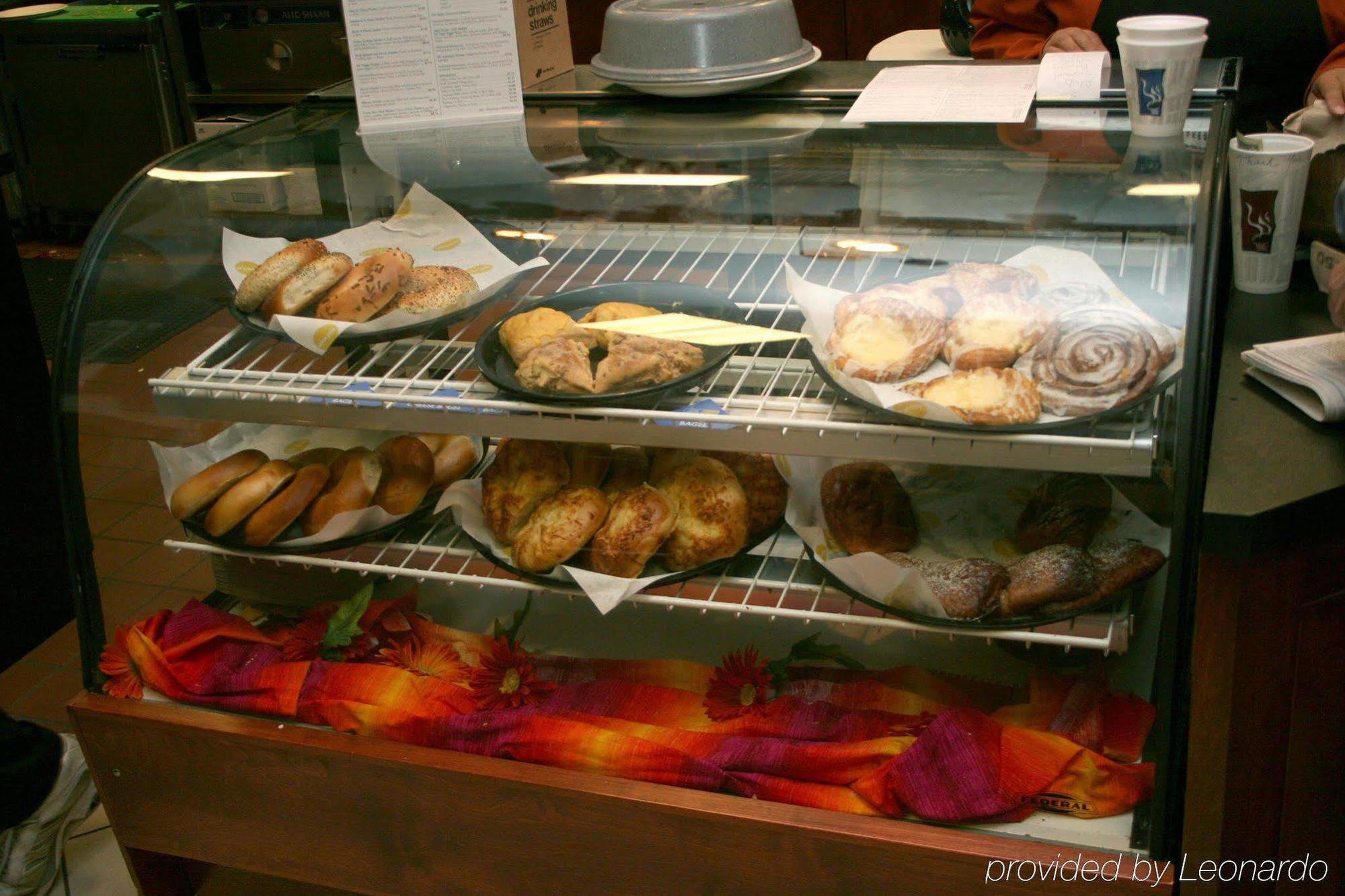 Wyndham Garden Downtown Hotel 3*